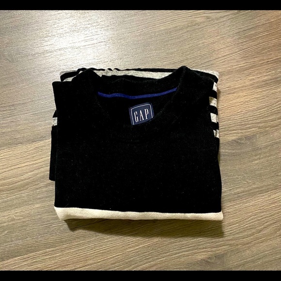 🔥🔥SOLD🔥🔥Gap Sweater - Picture 3 of 5